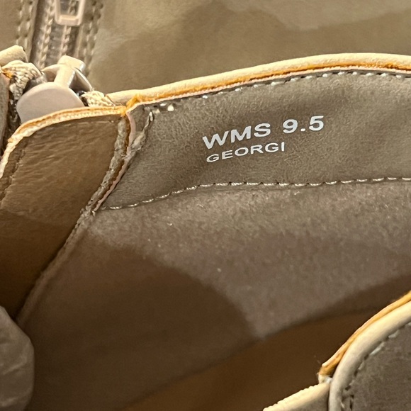 Sassy wedges to add to your Fall wardrobe! Brand new and never worn! - Picture 4 of 6